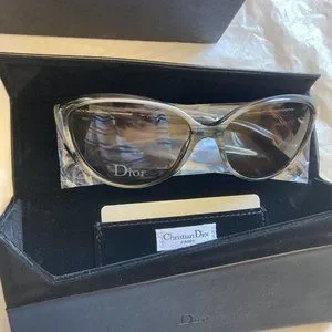 Dior PICADILLY smoke gray marble chrome black arm lightweight cat eye sunglasses DIOR CD40178I XS (51 - 20) with Grey lenses and Black frame  main image 4